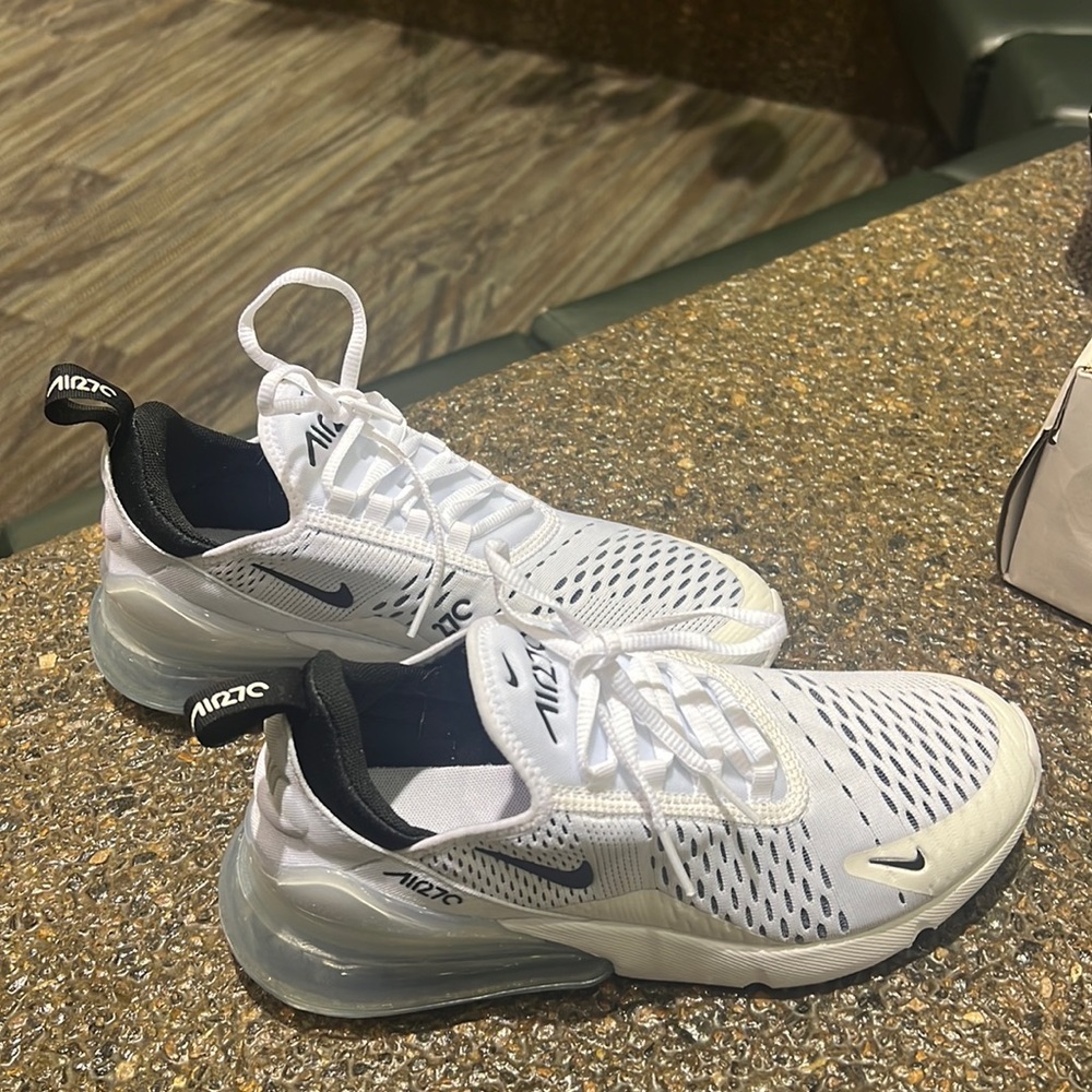 W AIR MAX 270